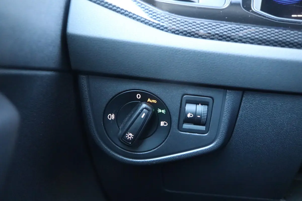 1.0 TSI 95pk Life | Trekhaak | Achteruitrijcamera | Stoelverwarming | Navigatie | App Connect