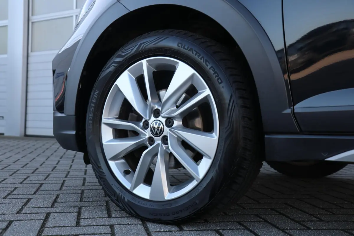 1.0 TSI 95pk Life | Trekhaak | Achteruitrijcamera | Stoelverwarming | Navigatie | App Connect