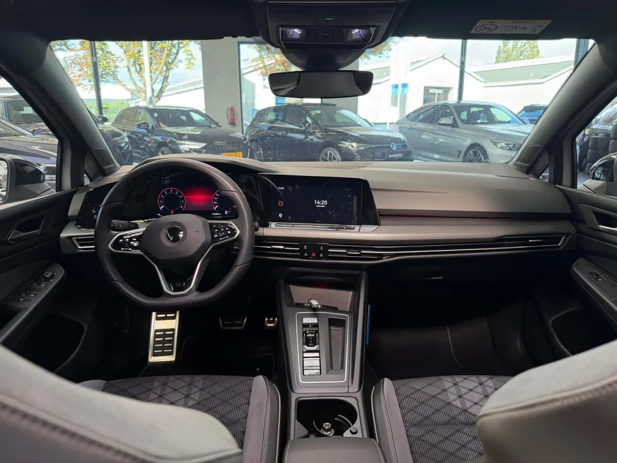 1.5 eTSI R-Line / Pano / Camera / CarPlay /