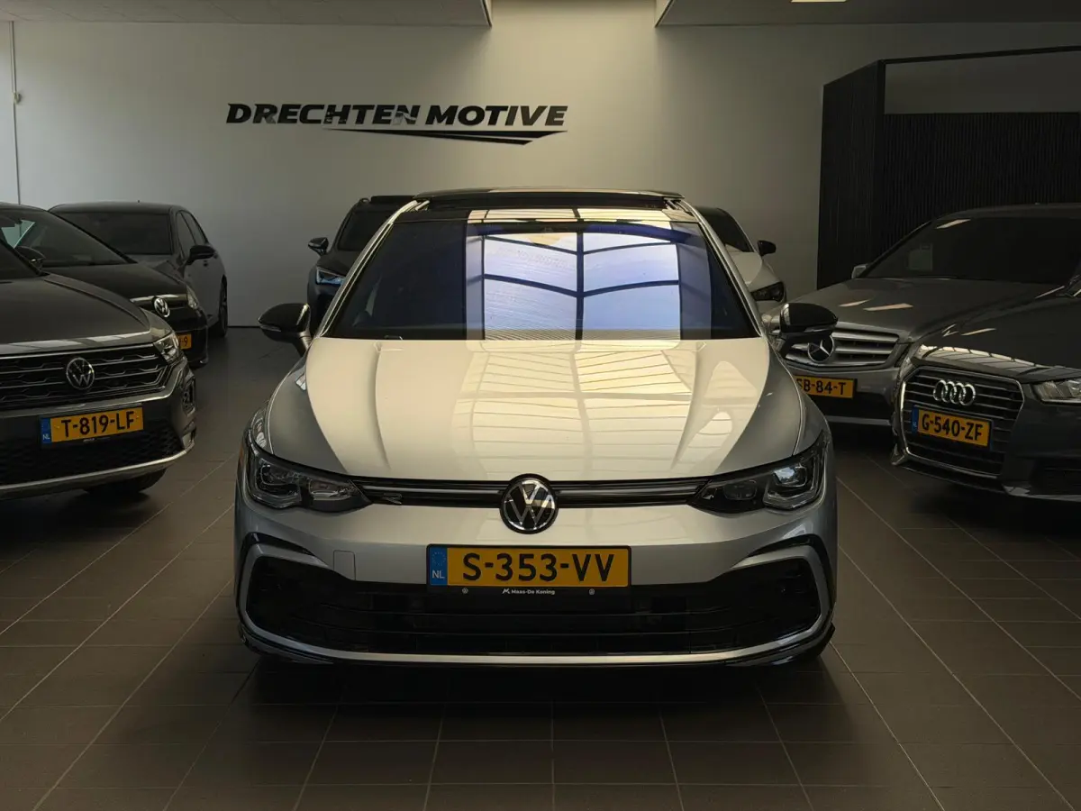 1.5 eTSI R-Line / Pano / Camera / CarPlay /