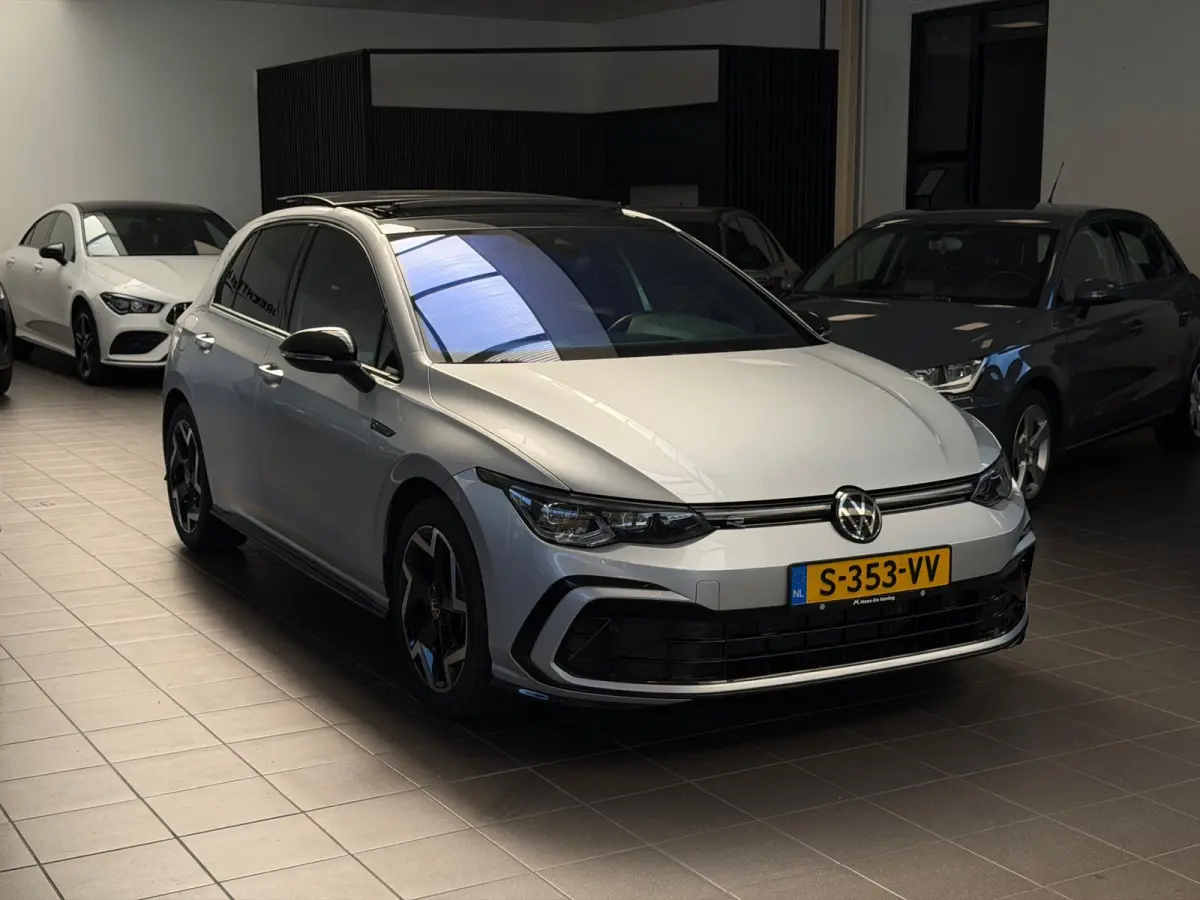 1.5 eTSI R-Line / Pano / Camera / CarPlay /