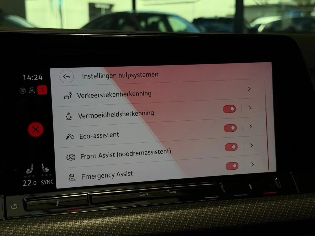 1.5 eTSI R-Line / Pano / Camera / CarPlay /