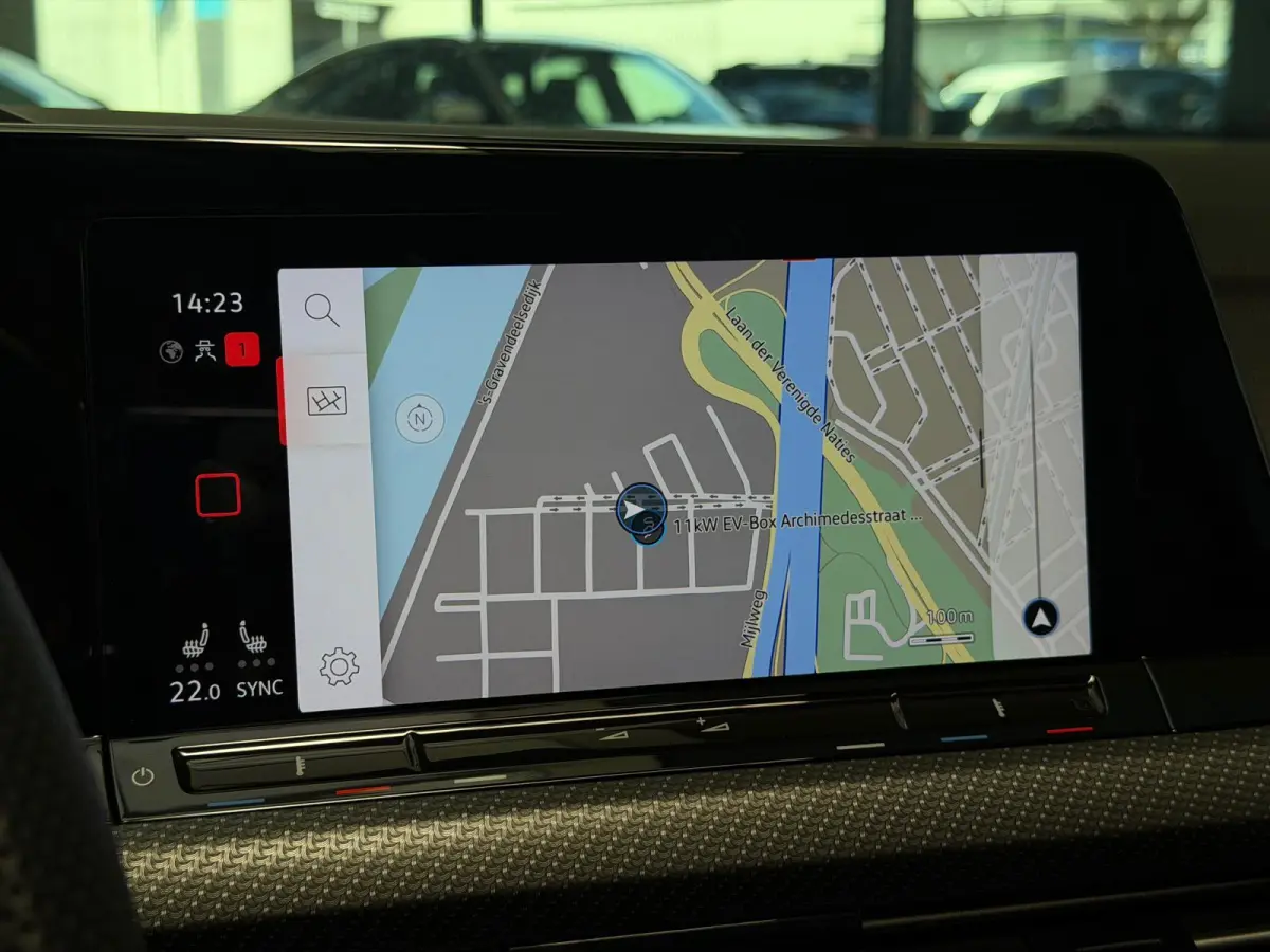 1.5 eTSI R-Line / Pano / Camera / CarPlay /