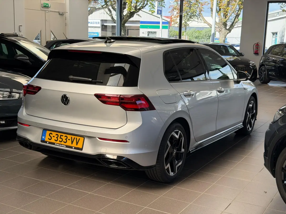 1.5 eTSI R-Line / Pano / Camera / CarPlay /