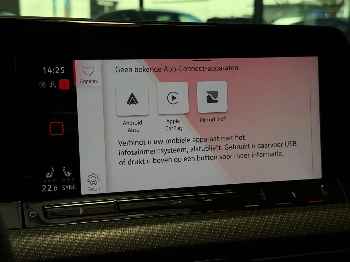 1.5 eTSI R-Line / Pano / Camera / CarPlay /