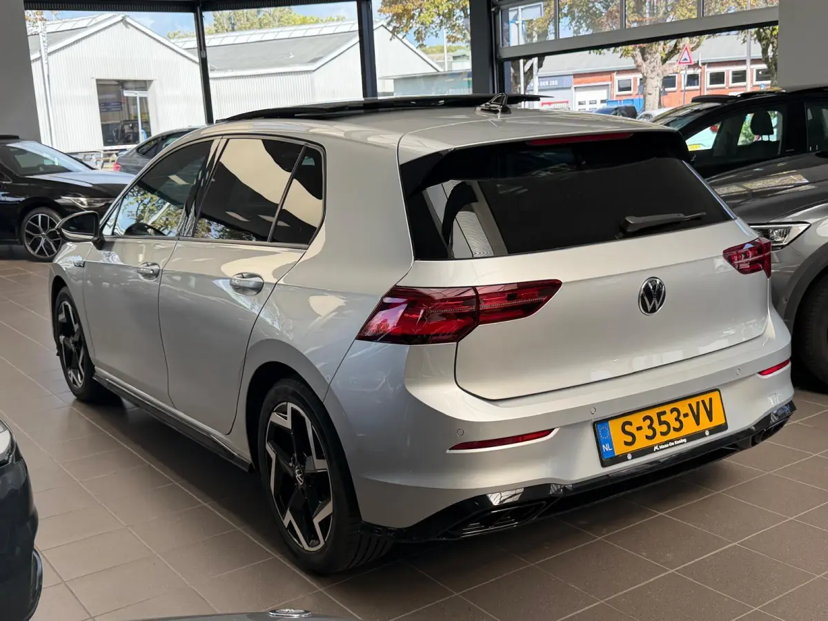 1.5 eTSI R-Line / Pano / Camera / CarPlay /