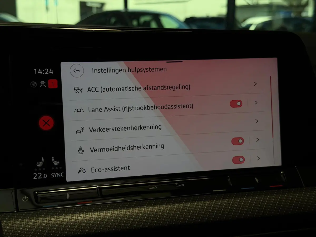 1.5 eTSI R-Line / Pano / Camera / CarPlay /