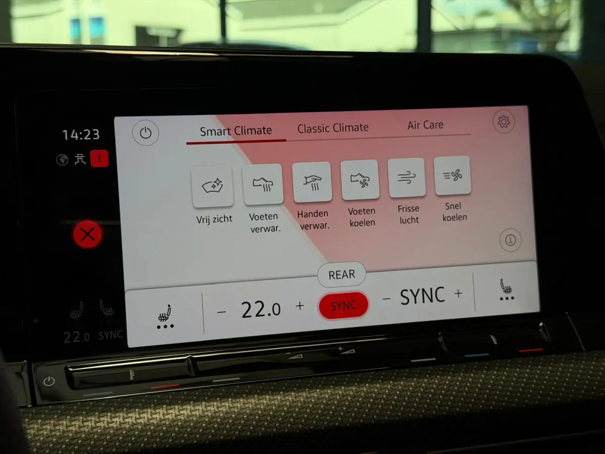 1.5 eTSI R-Line / Pano / Camera / CarPlay /