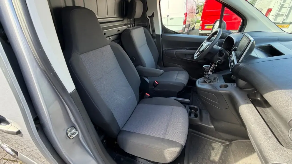 1.5D 75KW 102PK EURO 6 AIRCO/ CRUISE CONTROL/ TREKHAAK/ PARKEERSENSOREN/ 100% DEALERONDERHOUDEN