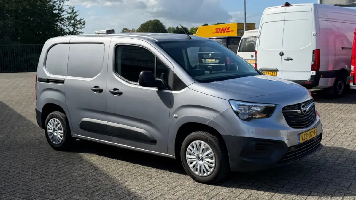 1.5D 75KW 102PK EURO 6 AIRCO/ CRUISE CONTROL/ TREKHAAK/ PARKEERSENSOREN/ 100% DEALERONDERHOUDEN