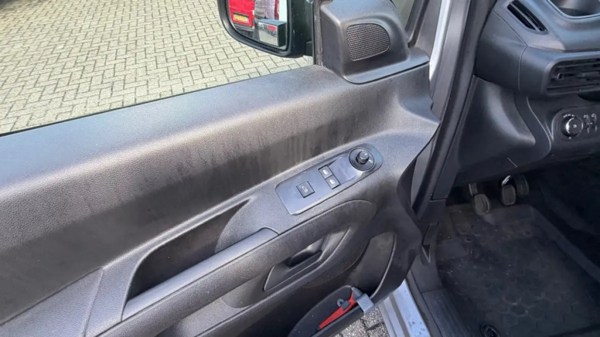 1.5D 75KW 102PK EURO 6 AIRCO/ CRUISE CONTROL/ TREKHAAK/ PARKEERSENSOREN/ 100% DEALERONDERHOUDEN
