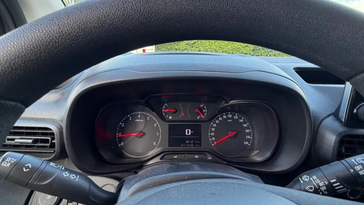1.5D 75KW 102PK EURO 6 AIRCO/ CRUISE CONTROL/ TREKHAAK/ PARKEERSENSOREN/ 100% DEALERONDERHOUDEN
