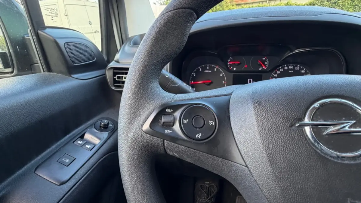 1.5D 75KW 102PK EURO 6 AIRCO/ CRUISE CONTROL/ TREKHAAK/ PARKEERSENSOREN/ 100% DEALERONDERHOUDEN