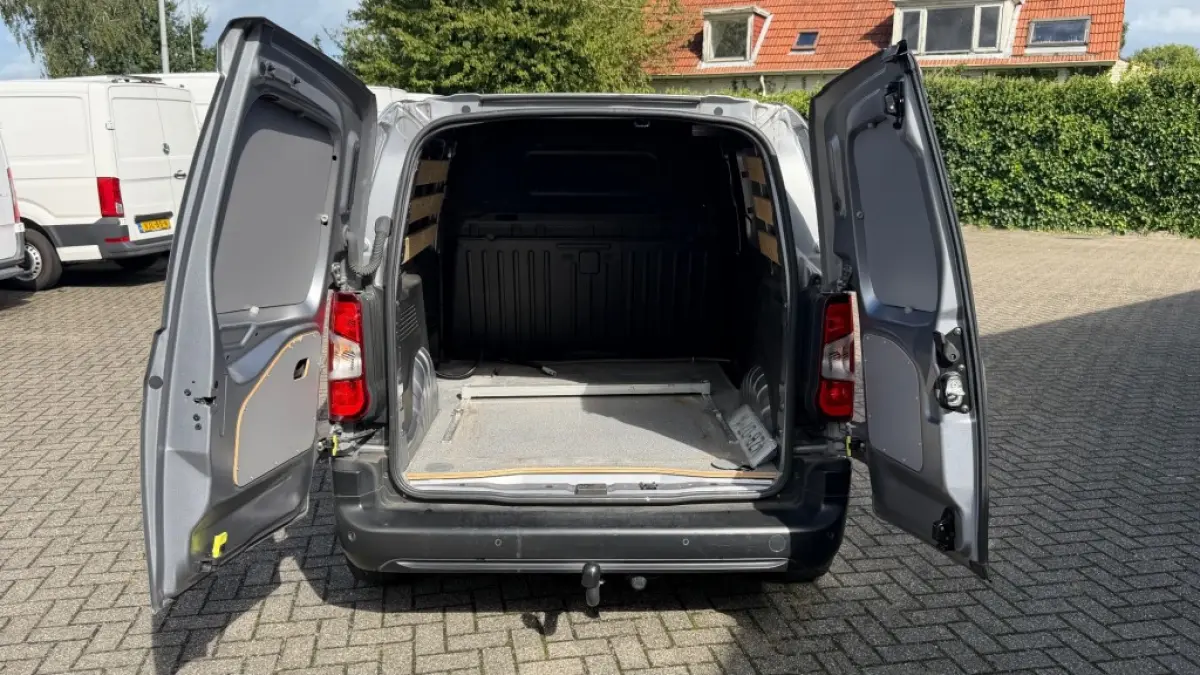 1.5D 75KW 102PK EURO 6 AIRCO/ CRUISE CONTROL/ TREKHAAK/ PARKEERSENSOREN/ 100% DEALERONDERHOUDEN