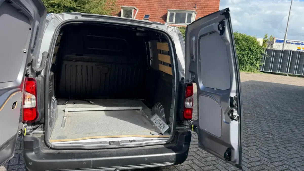 1.5D 75KW 102PK EURO 6 AIRCO/ CRUISE CONTROL/ TREKHAAK/ PARKEERSENSOREN/ 100% DEALERONDERHOUDEN