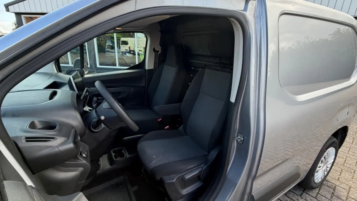 1.5D 75KW 102PK EURO 6 AIRCO/ CRUISE CONTROL/ TREKHAAK/ PARKEERSENSOREN/ 100% DEALERONDERHOUDEN