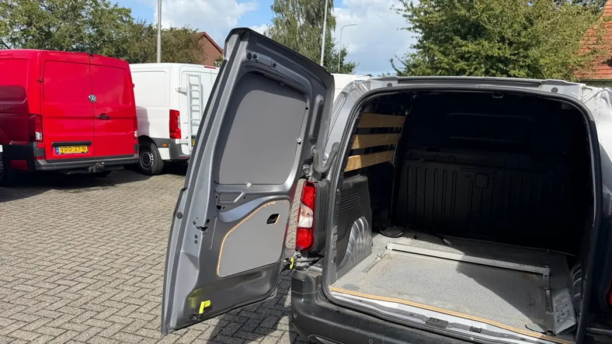 1.5D 75KW 102PK EURO 6 AIRCO/ CRUISE CONTROL/ TREKHAAK/ PARKEERSENSOREN/ 100% DEALERONDERHOUDEN
