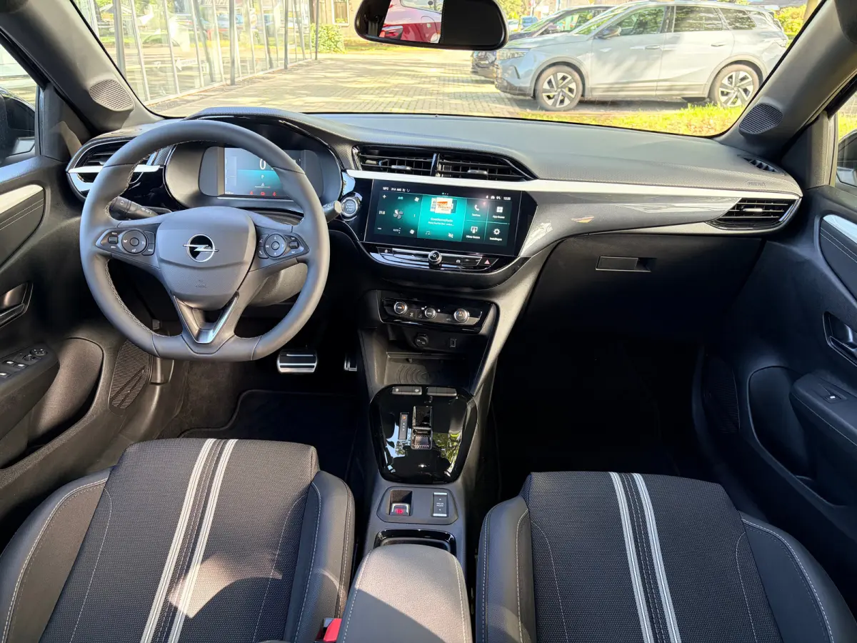 1.2 Turbo Automaat Hybrid GS | 2+6 JAAR GARANTIE| MATRIX LED| DODEHOEK DETECTIE| KEYLESS ENTRY & START| DRAADLOZE TELEFOONLADER| NAVIGATIE + APPLE CARPLAY/ANDROID AUTO| CAMERA + PARKEERSENOS