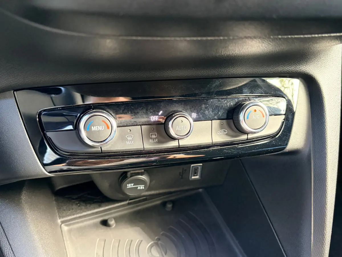 1.2 Turbo Automaat Hybrid GS | 2+6 JAAR GARANTIE| MATRIX LED| DODEHOEK DETECTIE| KEYLESS ENTRY & START| DRAADLOZE TELEFOONLADER| NAVIGATIE + APPLE CARPLAY/ANDROID AUTO| CAMERA + PARKEERSENOS