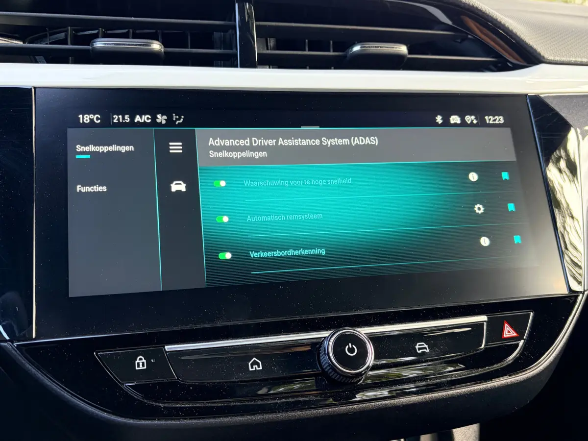 1.2 Turbo Automaat Hybrid GS | 2+6 JAAR GARANTIE| MATRIX LED| DODEHOEK DETECTIE| KEYLESS ENTRY & START| DRAADLOZE TELEFOONLADER| NAVIGATIE + APPLE CARPLAY/ANDROID AUTO| CAMERA + PARKEERSENOS
