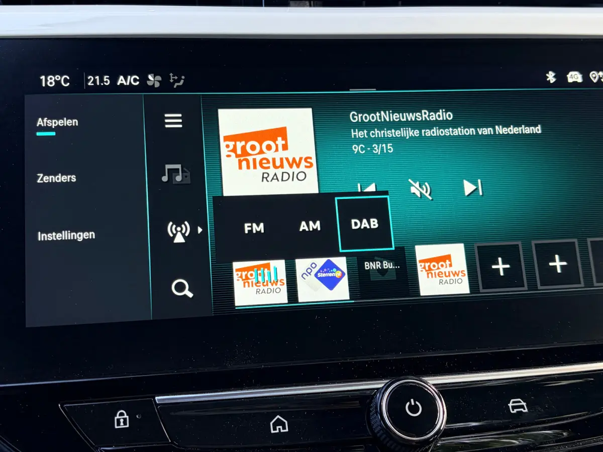 1.2 Turbo Automaat Hybrid GS | 2+6 JAAR GARANTIE| MATRIX LED| DODEHOEK DETECTIE| KEYLESS ENTRY & START| DRAADLOZE TELEFOONLADER| NAVIGATIE + APPLE CARPLAY/ANDROID AUTO| CAMERA + PARKEERSENOS