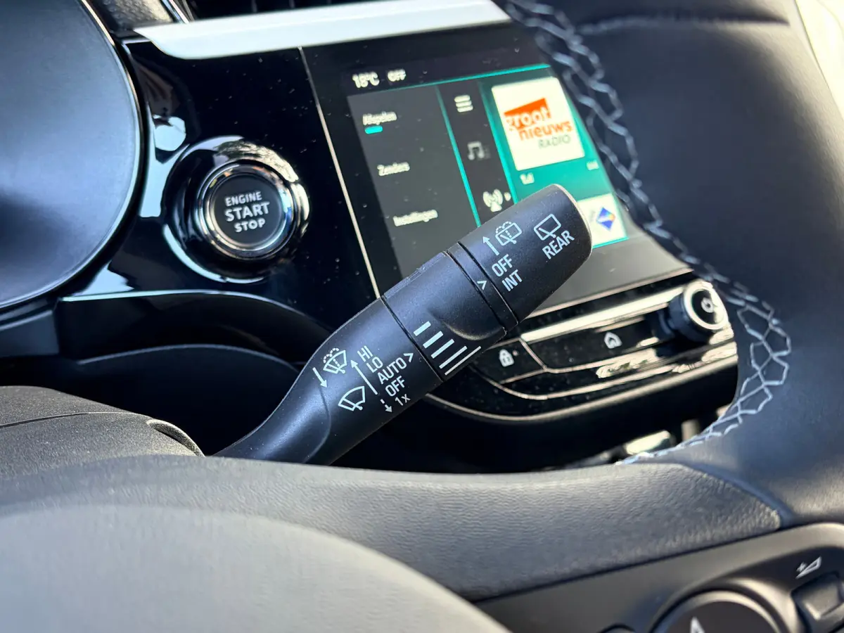 1.2 Turbo Automaat Hybrid GS | 2+6 JAAR GARANTIE| MATRIX LED| DODEHOEK DETECTIE| KEYLESS ENTRY & START| DRAADLOZE TELEFOONLADER| NAVIGATIE + APPLE CARPLAY/ANDROID AUTO| CAMERA + PARKEERSENOS