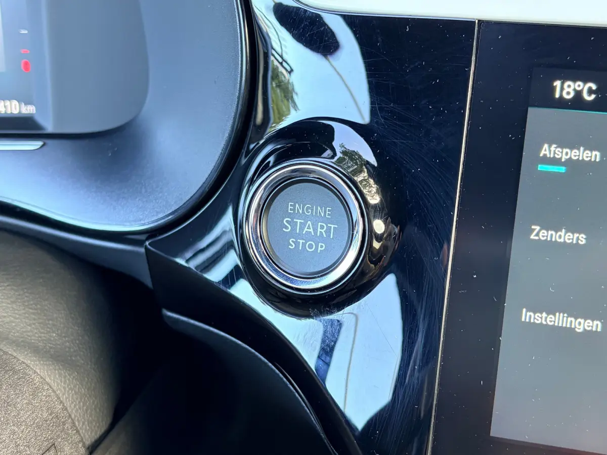 1.2 Turbo Automaat Hybrid GS | 2+6 JAAR GARANTIE| MATRIX LED| DODEHOEK DETECTIE| KEYLESS ENTRY & START| DRAADLOZE TELEFOONLADER| NAVIGATIE + APPLE CARPLAY/ANDROID AUTO| CAMERA + PARKEERSENOS