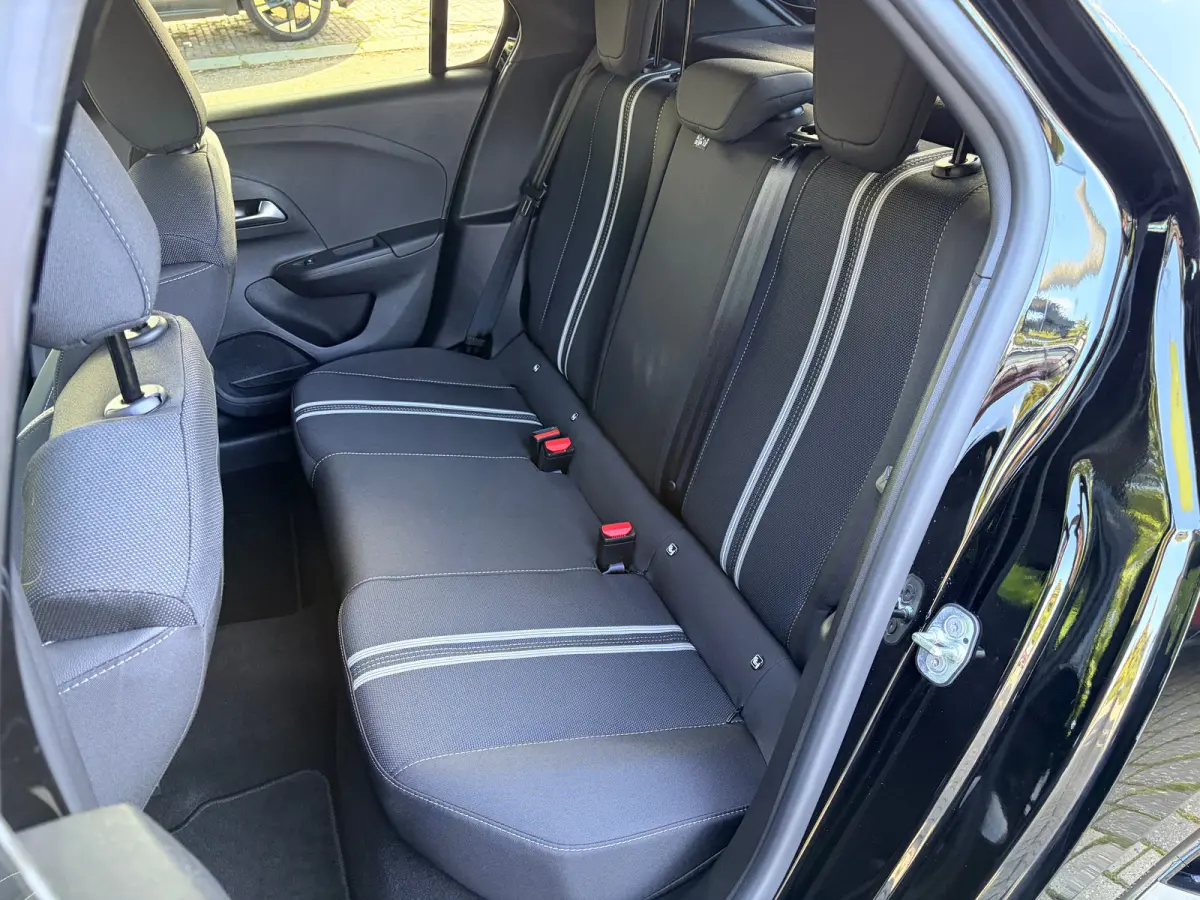 1.2 Turbo Automaat Hybrid GS | 2+6 JAAR GARANTIE| MATRIX LED| DODEHOEK DETECTIE| KEYLESS ENTRY & START| DRAADLOZE TELEFOONLADER| NAVIGATIE + APPLE CARPLAY/ANDROID AUTO| CAMERA + PARKEERSENOS