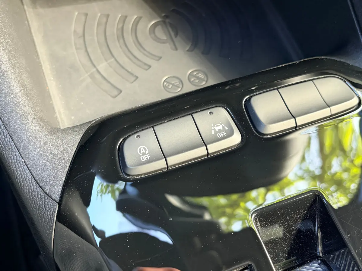 1.2 Turbo Automaat Hybrid GS | 2+6 JAAR GARANTIE| MATRIX LED| DODEHOEK DETECTIE| KEYLESS ENTRY & START| DRAADLOZE TELEFOONLADER| NAVIGATIE + APPLE CARPLAY/ANDROID AUTO| CAMERA + PARKEERSENOS