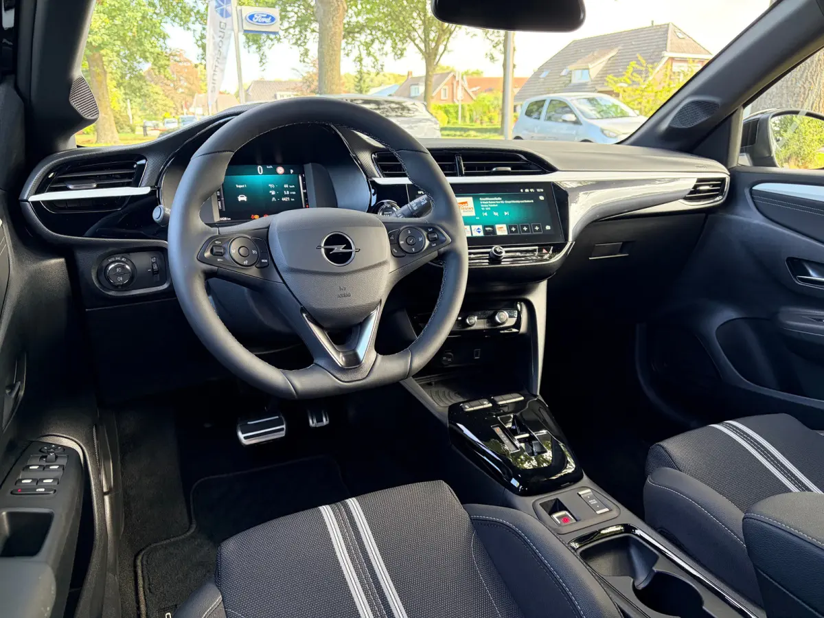 1.2 Turbo Automaat Hybrid GS | 2+6 JAAR GARANTIE| MATRIX LED| DODEHOEK DETECTIE| KEYLESS ENTRY & START| DRAADLOZE TELEFOONLADER| NAVIGATIE + APPLE CARPLAY/ANDROID AUTO| CAMERA + PARKEERSENOS