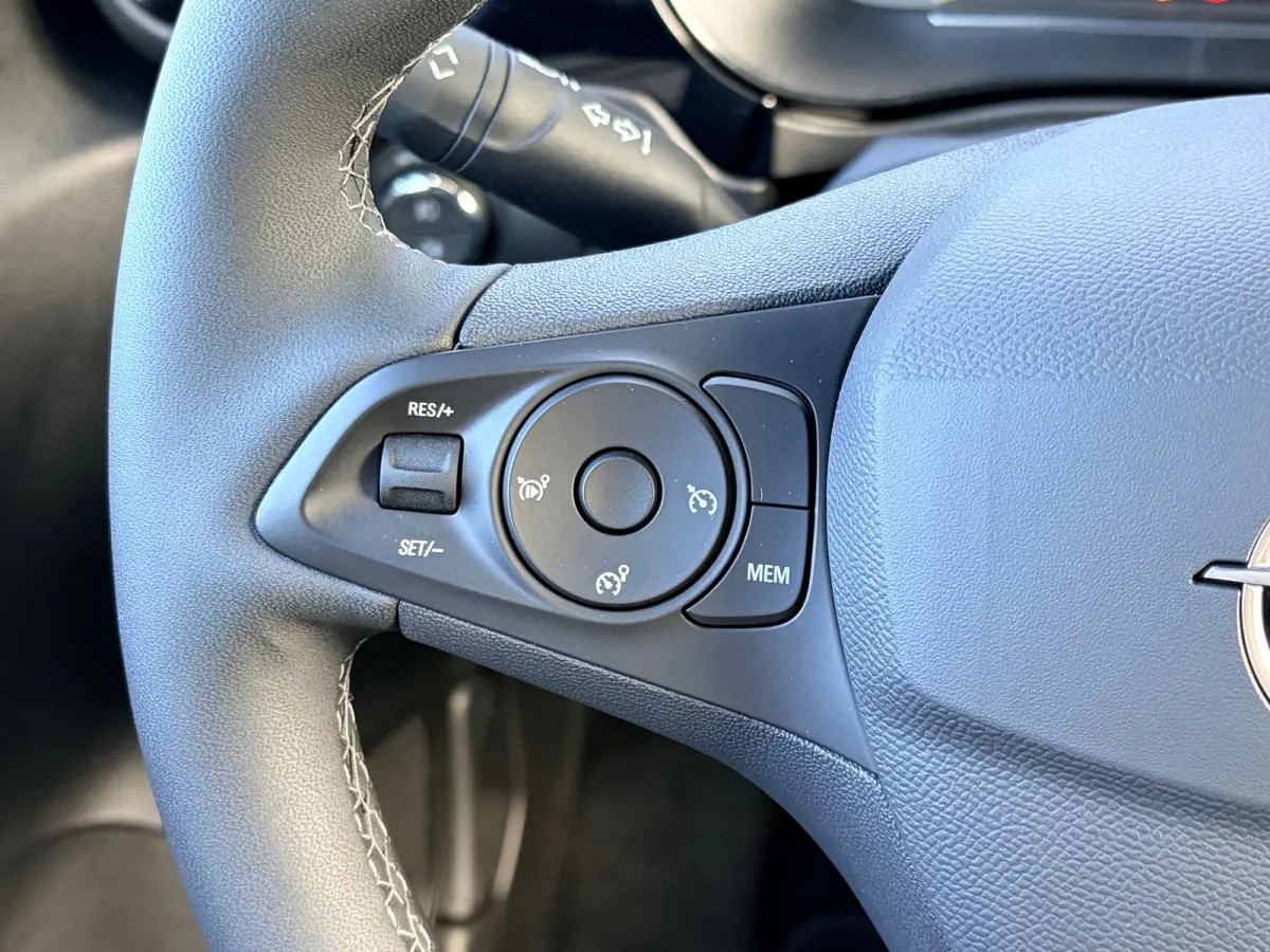 1.2 Turbo Automaat Hybrid GS | 2+6 JAAR GARANTIE| MATRIX LED| DODEHOEK DETECTIE| KEYLESS ENTRY & START| DRAADLOZE TELEFOONLADER| NAVIGATIE + APPLE CARPLAY/ANDROID AUTO| CAMERA + PARKEERSENOS