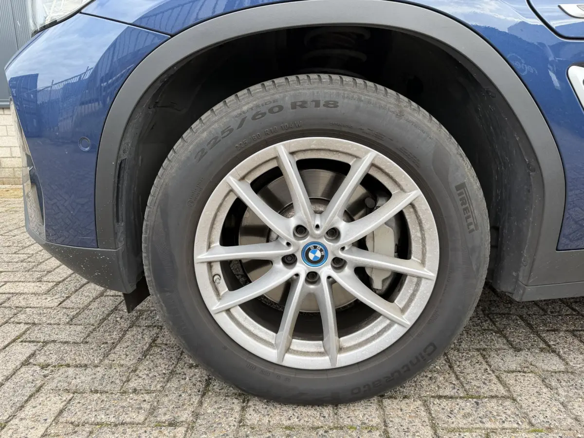 xDrive30e High Executive 18"/Leder + memory/Dodehoek/HiFi/Keyless/360 camera/Stoelverwarming/Apple Carplay & Android Auto