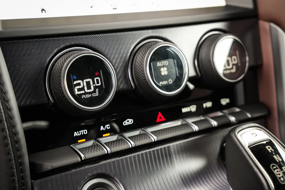 2.0T R-Dynamic | Org. NL! | Full service file | British Racing Green | Stoelventilatie | Navi | Camera |