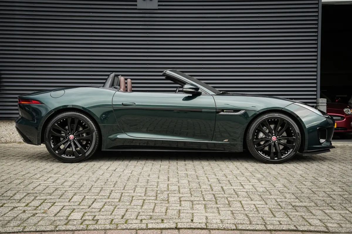 2.0T R-Dynamic | Org. NL! | Full service file | British Racing Green | Stoelventilatie | Navi | Camera |