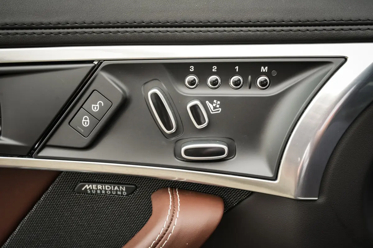 2.0T R-Dynamic | Org. NL! | Full service file | British Racing Green | Stoelventilatie | Navi | Camera |