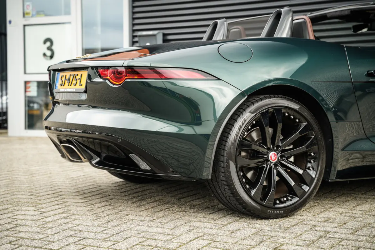 2.0T R-Dynamic | Org. NL! | Full service file | British Racing Green | Stoelventilatie | Navi | Camera |
