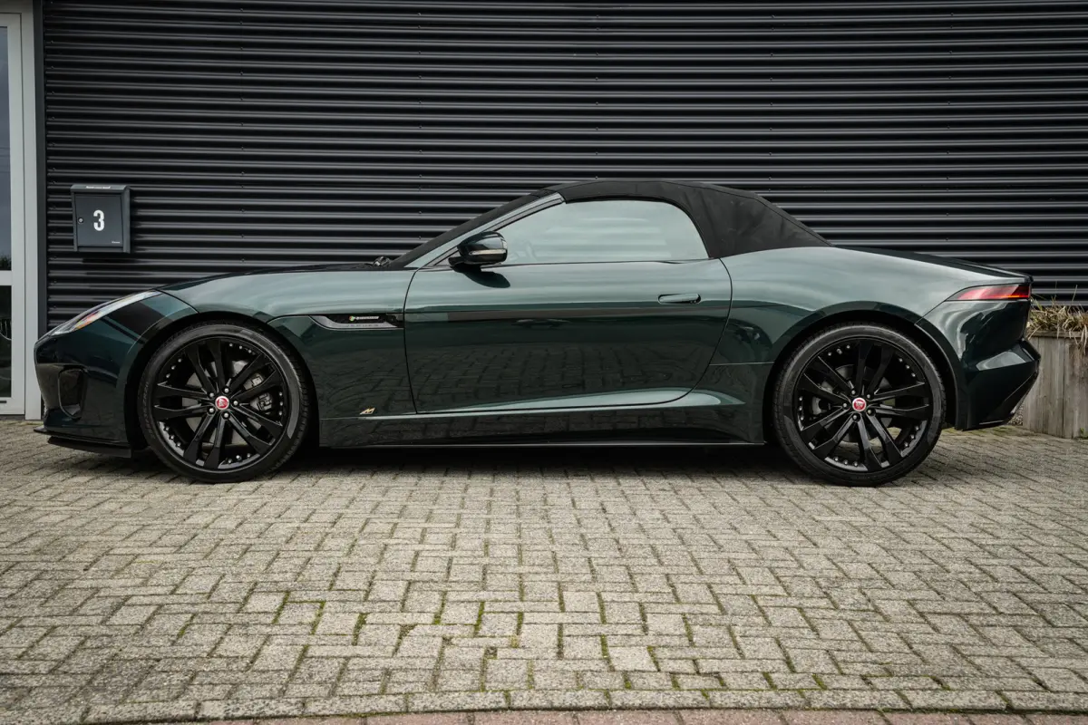 2.0T R-Dynamic | Org. NL! | Full service file | British Racing Green | Stoelventilatie | Navi | Camera |