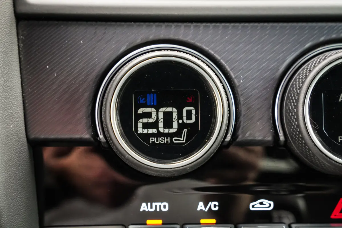 2.0T R-Dynamic | Org. NL! | Full service file | British Racing Green | Stoelventilatie | Navi | Camera |