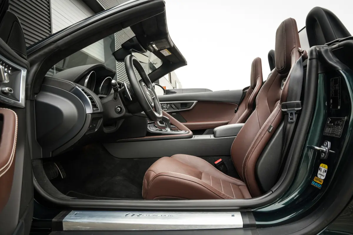 2.0T R-Dynamic | Org. NL! | Full service file | British Racing Green | Stoelventilatie | Navi | Camera |