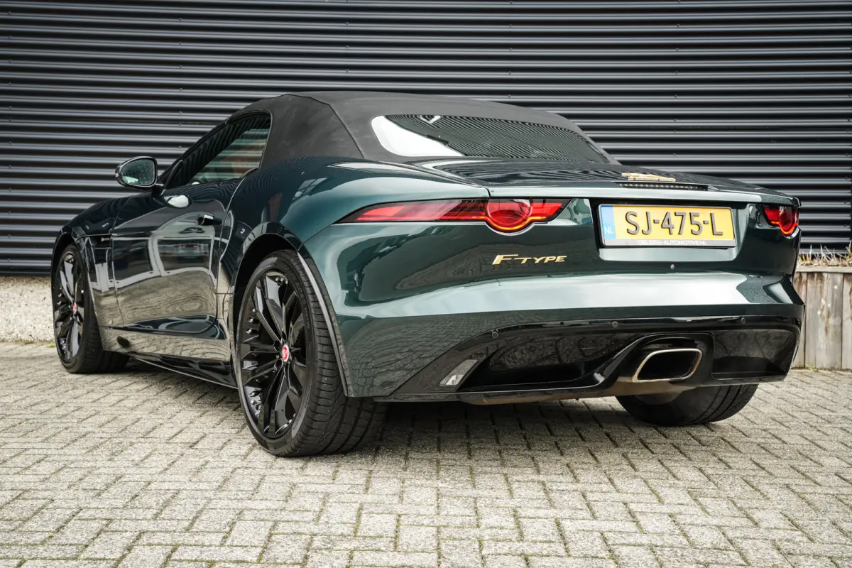 2.0T R-Dynamic | Org. NL! | Full service file | British Racing Green | Stoelventilatie | Navi | Camera |