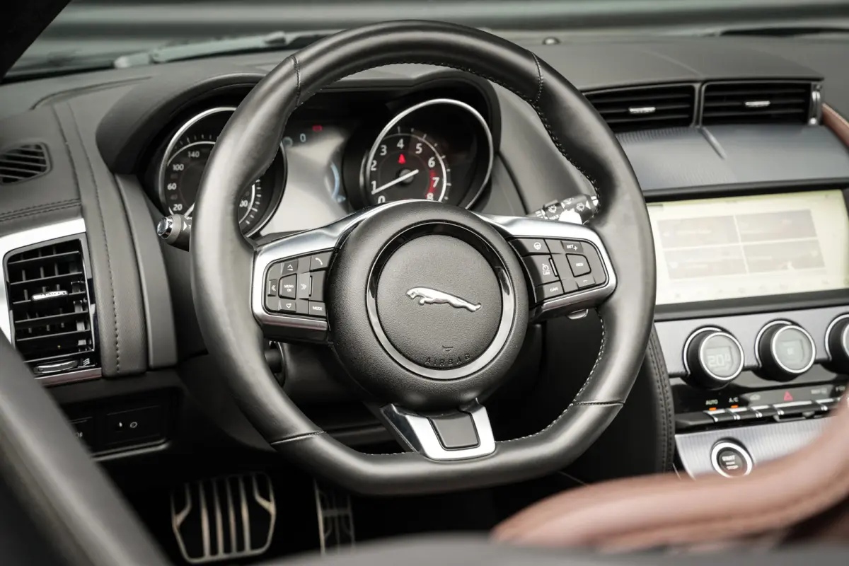 2.0T R-Dynamic | Org. NL! | Full service file | British Racing Green | Stoelventilatie | Navi | Camera |