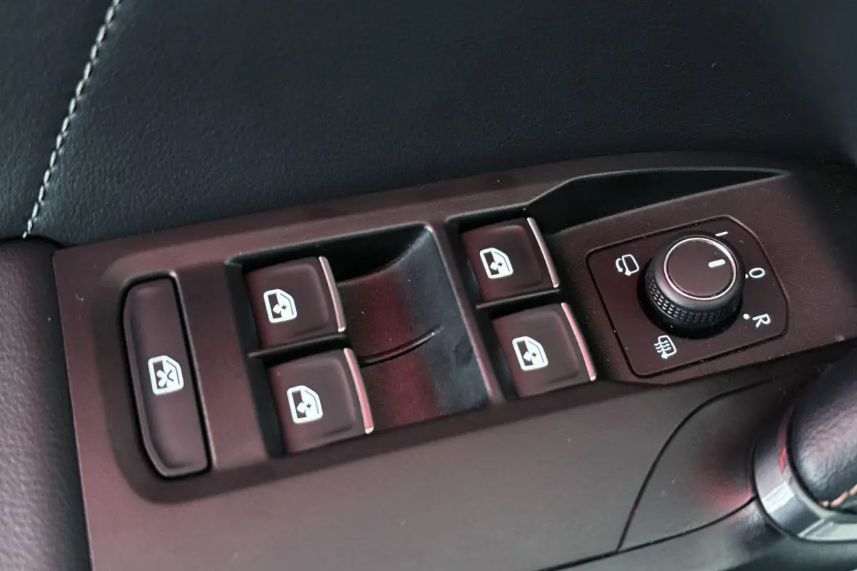 1.4 e-Hybrid Stoel-Stuur-Voorruitverwarming Apple CarPlay Achteruitrijcamera