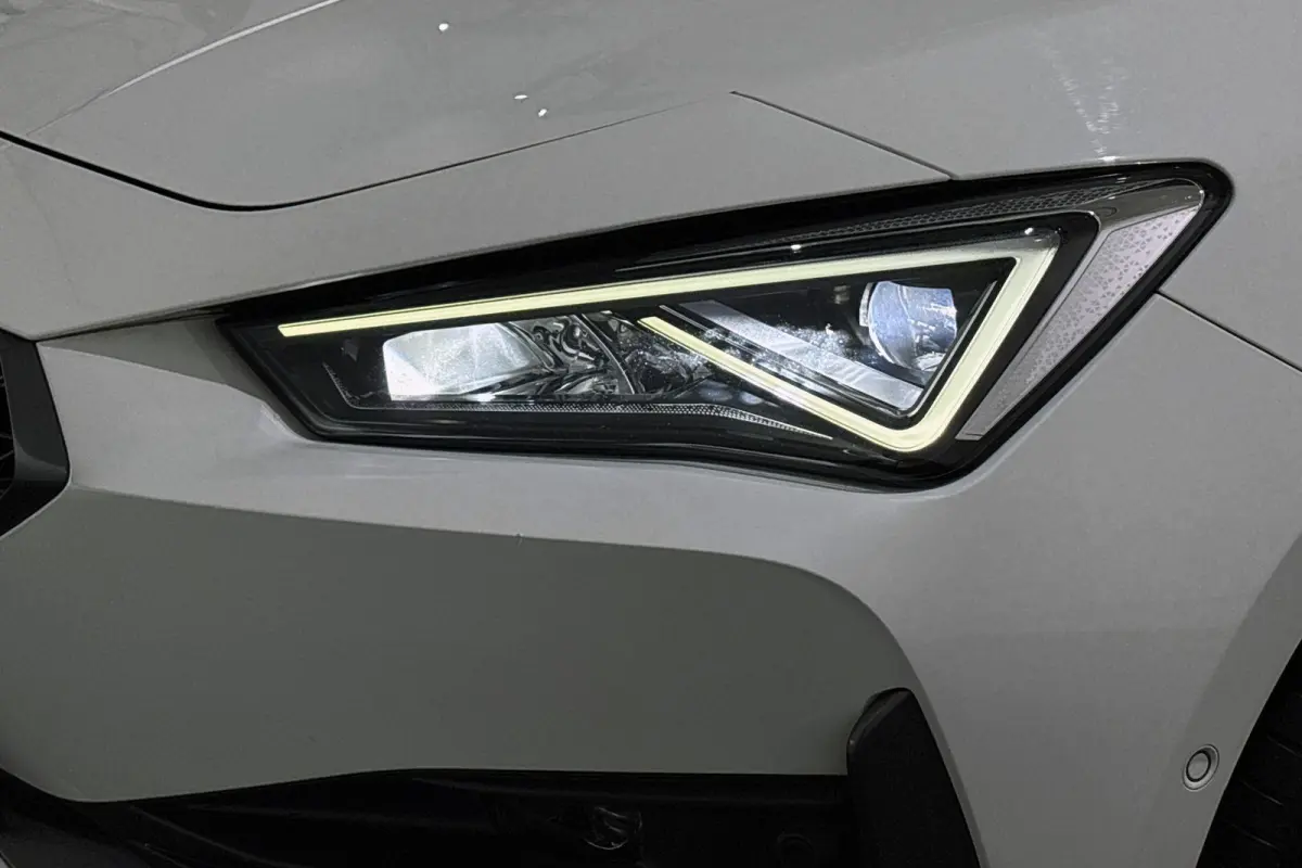 1.4 e-Hybrid Stoel-Stuur-Voorruitverwarming Apple CarPlay Achteruitrijcamera