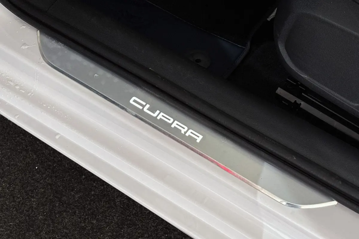 1.4 e-Hybrid Stoel-Stuur-Voorruitverwarming Apple CarPlay Achteruitrijcamera