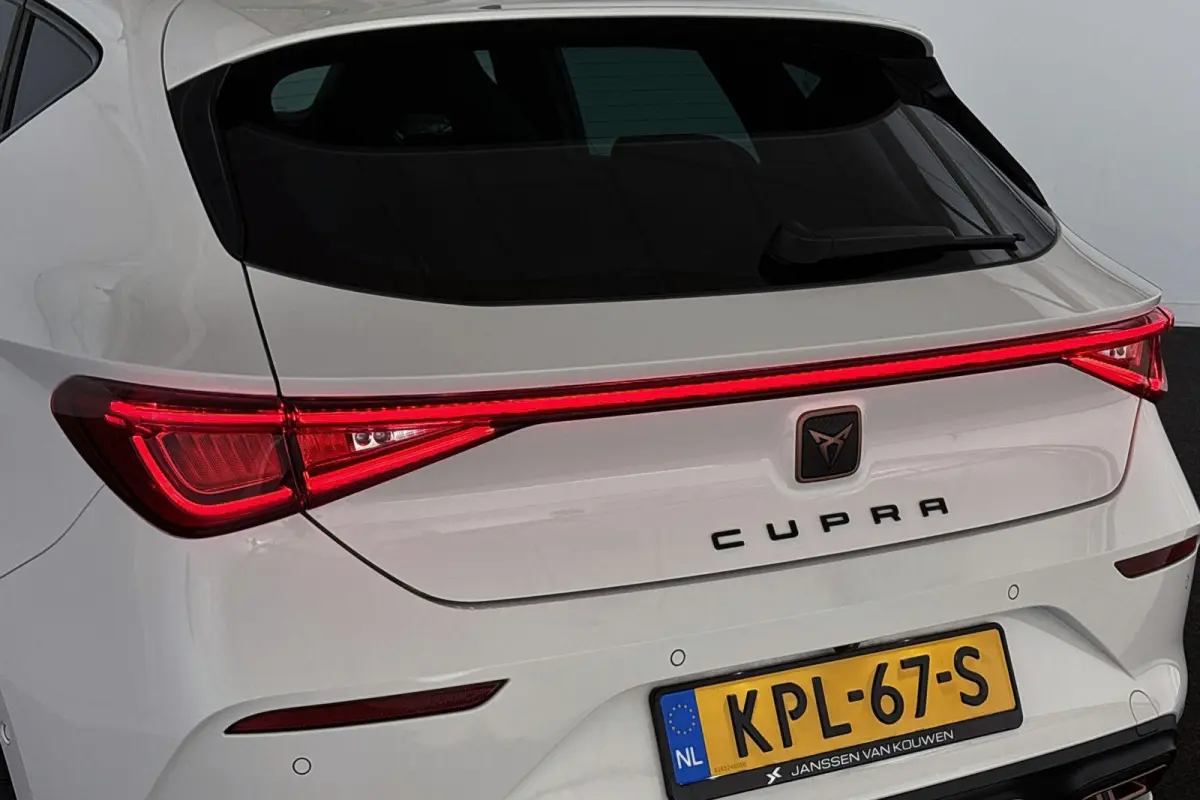 1.4 e-Hybrid Stoel-Stuur-Voorruitverwarming Apple CarPlay Achteruitrijcamera