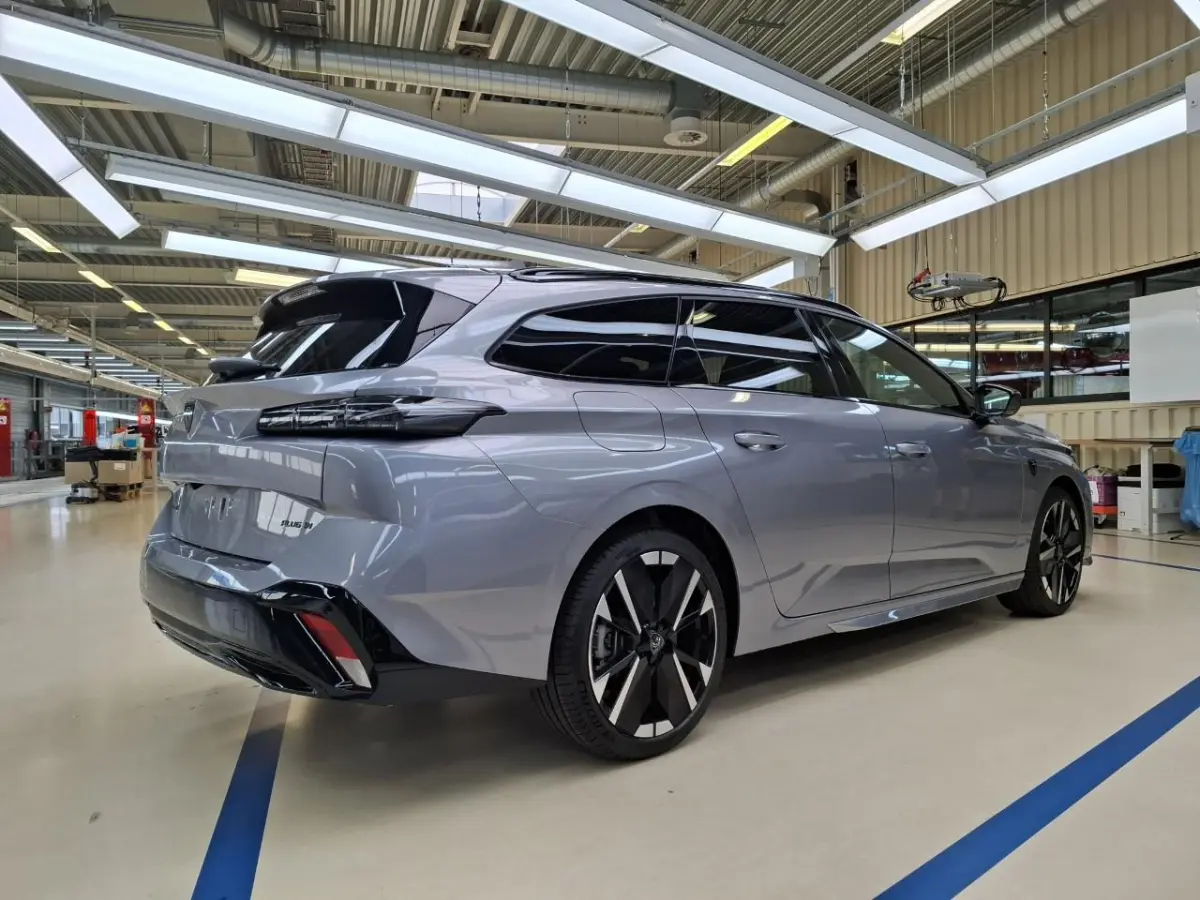 1.6 Plug-in Hybrid 195pk GT | Nieuwe auto | NL auto | Nieuwprijs €47.500,- | 11km | Luxe stoelen | Navigatie | 7,4kw Charger
