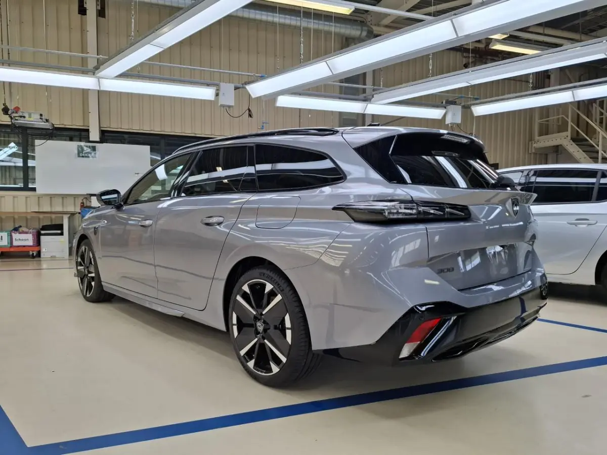 1.6 Plug-in Hybrid 195pk GT | Nieuwe auto | NL auto | Nieuwprijs €47.500,- | 11km | Luxe stoelen | Navigatie | 7,4kw Charger