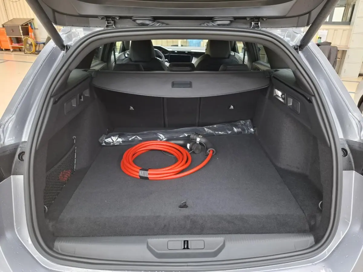 1.6 Plug-in Hybrid 195pk GT | Nieuwe auto | NL auto | Nieuwprijs €47.500,- | 11km | Luxe stoelen | Navigatie | 7,4kw Charger