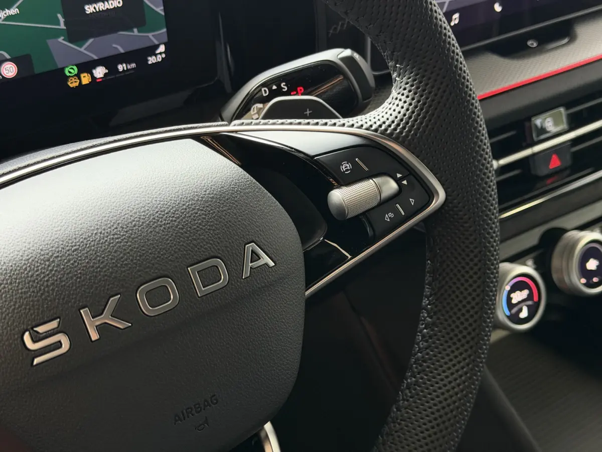 Sportline iV NIEUW uit voorraad (PHEV 120KM) DSG | Panorama | Trekhaak | Matrix LED | 20" Rila | Memory | ACC | Camera | Virtual Cockpit. plug in hybrid