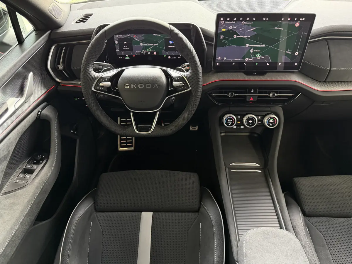 Sportline iV NIEUW uit voorraad (PHEV 120KM) DSG | Panorama | Trekhaak | Matrix LED | 20" Rila | Memory | ACC | Camera | Virtual Cockpit. plug in hybrid